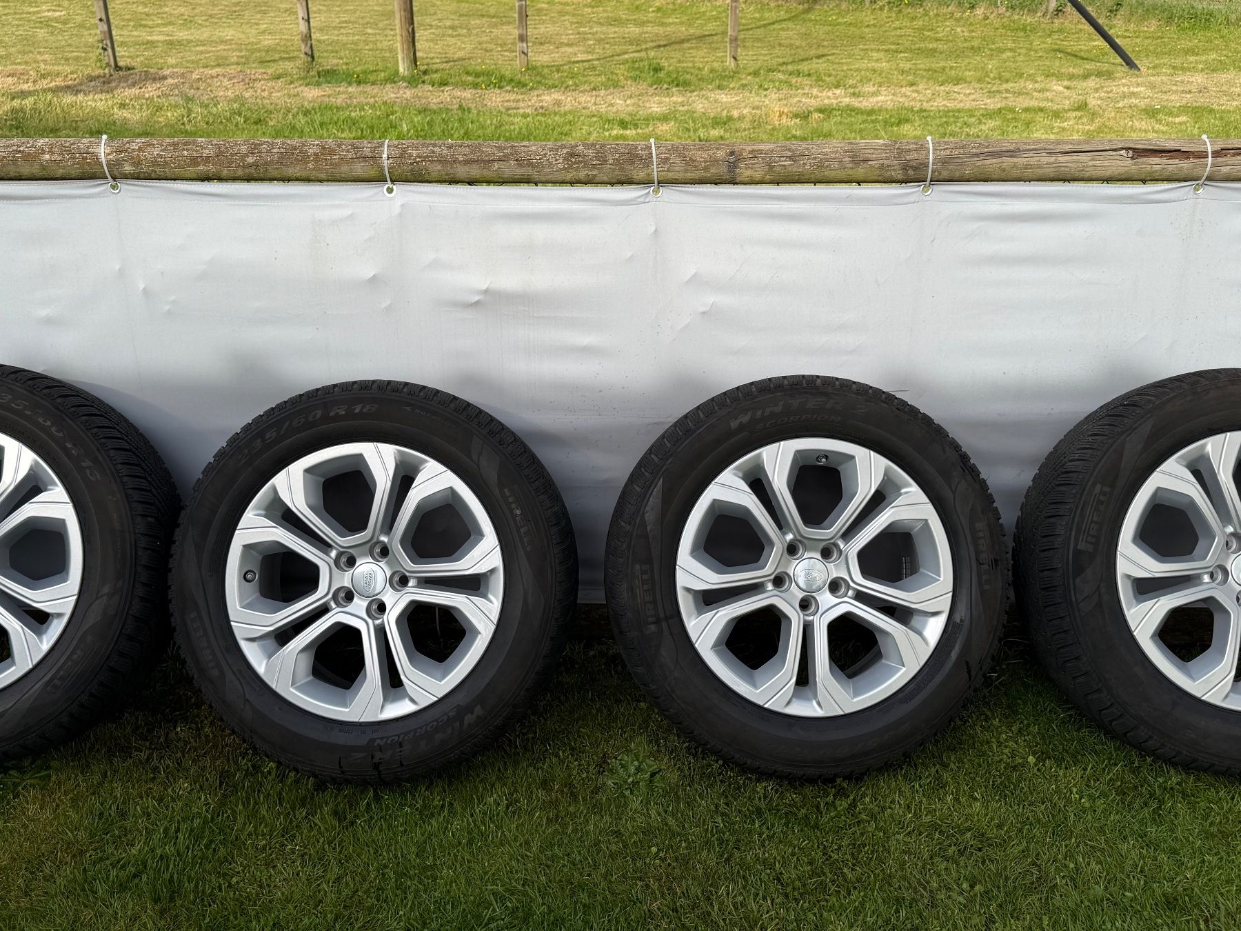 Pirelli Pneumatici & Ruote complete: Winterreifen für Range Rover Epoque – Usato da Däniken SO venduto da nbu_6hz8