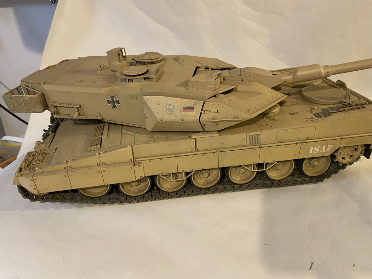 Tamiya Modellismo RC: RC Panzer Leopard 2A6 Tamiya – Usato da Zofingen venduto da melifedi