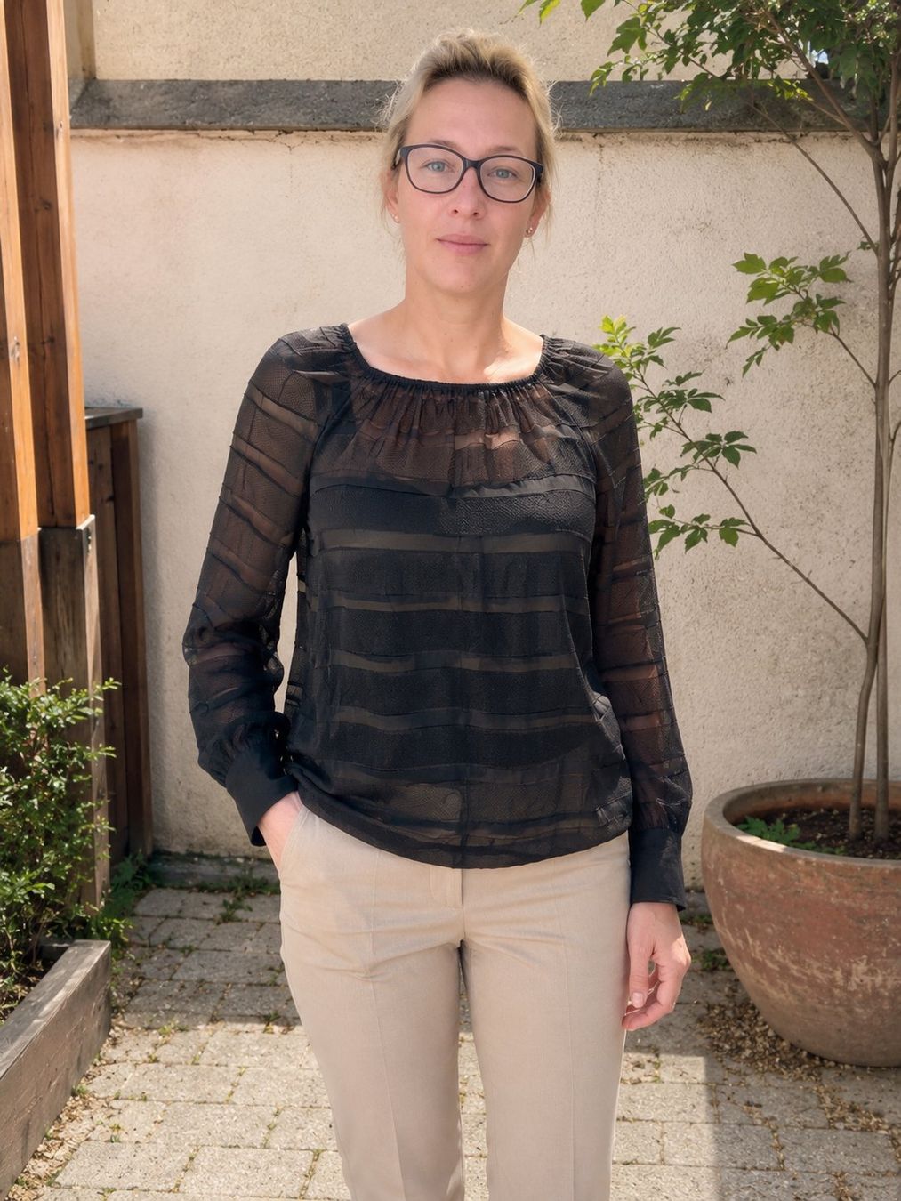 Massimo Dutti Blusen: MASSIMO DUTTI | blouse noire rayures transparente soie | 38 – Gebraucht aus Bonfol von Elise.Str