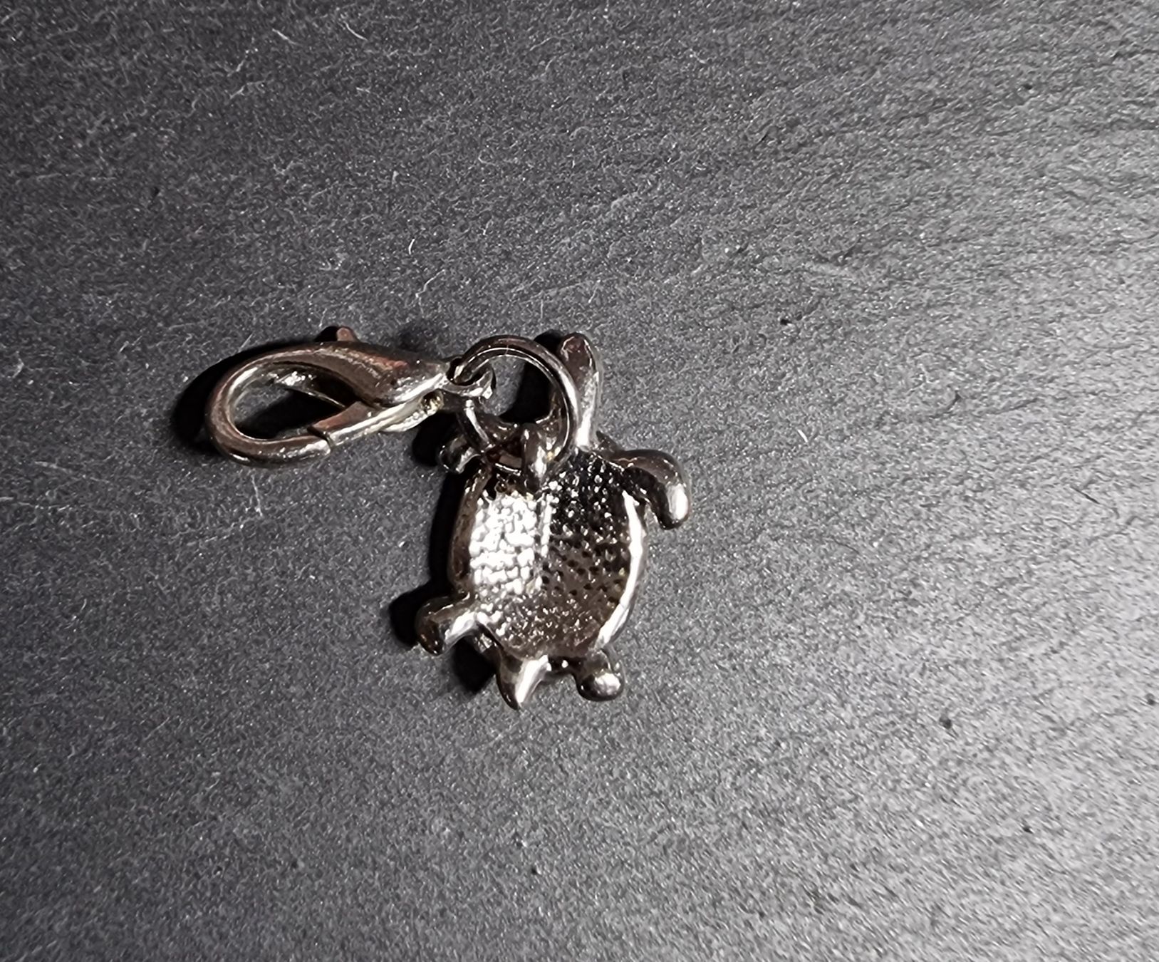 Anhänger: Charm argenté tortue de mer – Neu (gemäss Beschreibung) aus Veyrier von Leilazizou 1
