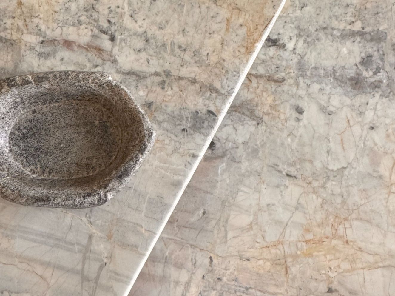 Set di tavolo e panche: Marmortisch l einzigartiges Designstück – Usato da Dagmersellen venduto da vvinteriorhome 1
