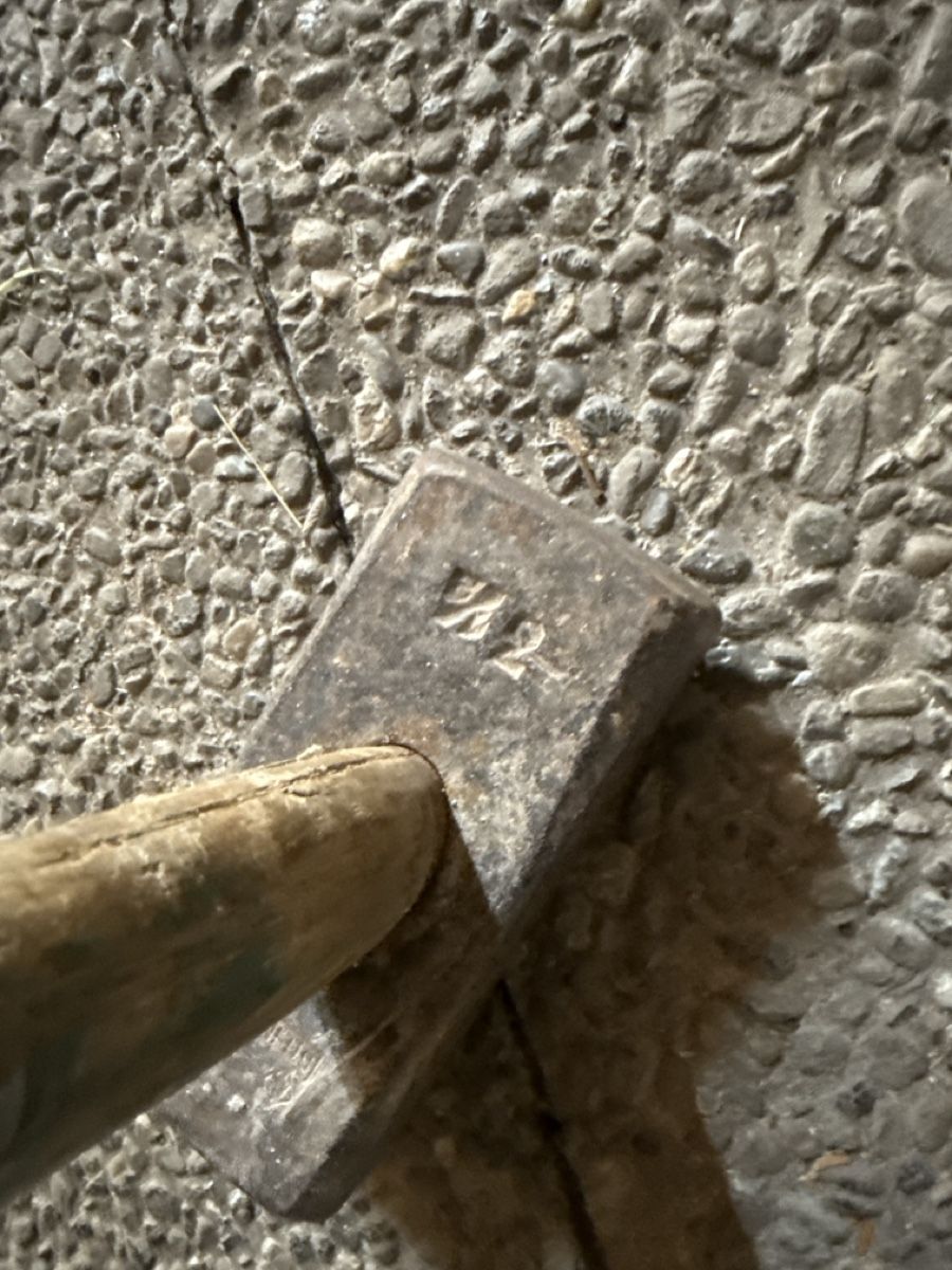 Alle Werkzeuge: Steinhauer Hammer, gebraucht, robust für Heimwerker – Gebraucht aus Langnau i. E. von Acrjl 1