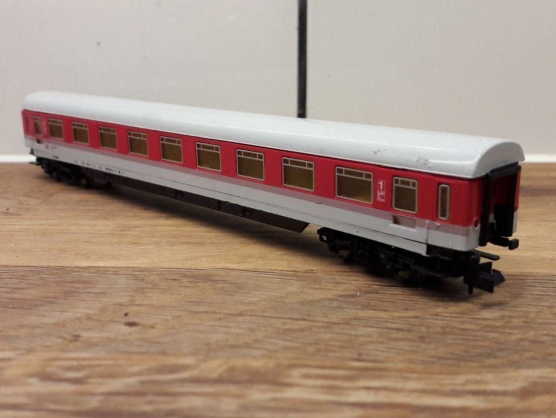 Arnold Modellini di ferrovie: Arnold N : DB voiture 1ère classe  "Amz" – Usato da Buttes venduto da Cafe2005