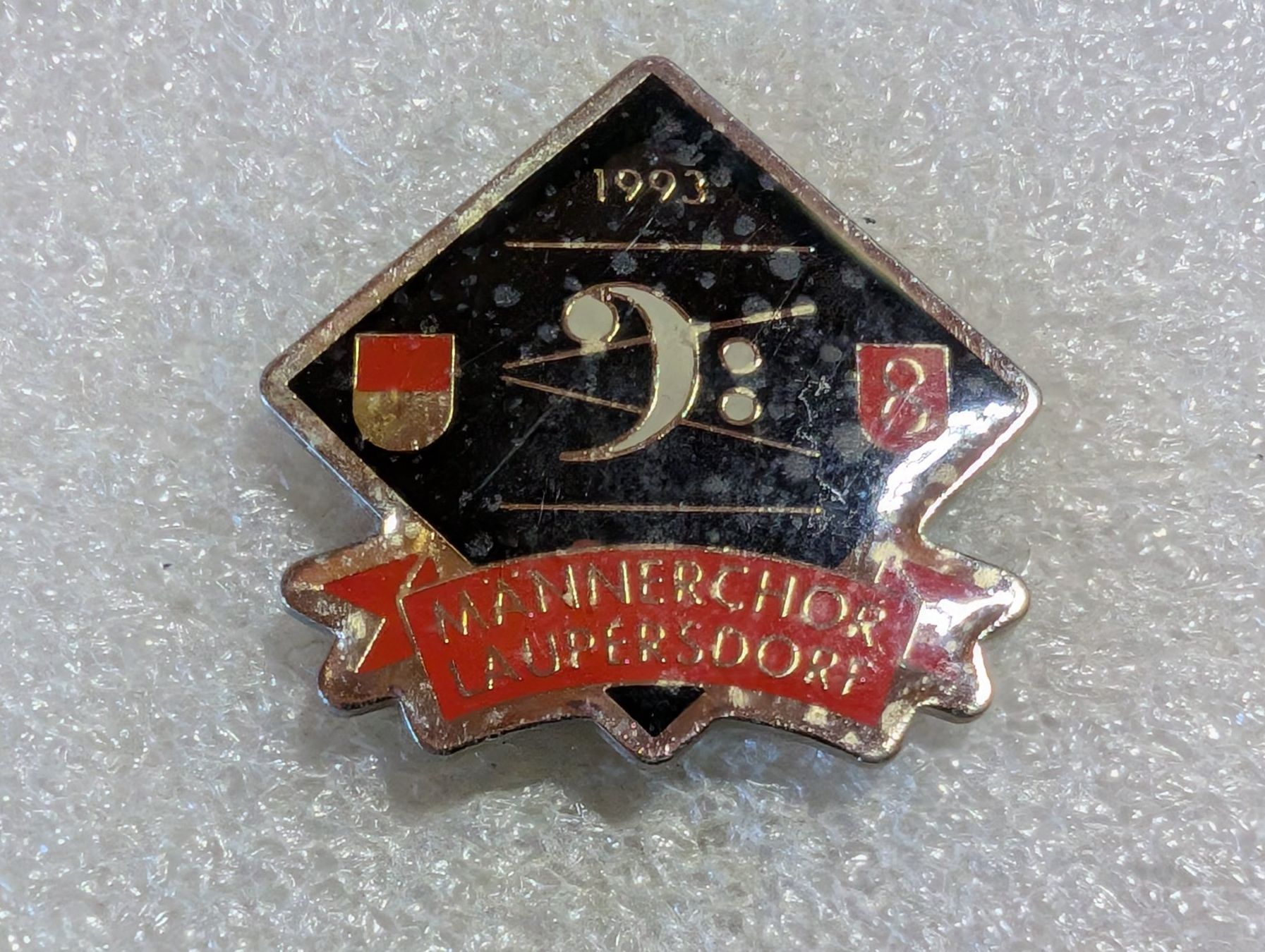 Plaketten & Abzeichen: Ansteckpin 117: Männerchor Laupersdorf – Gebraucht aus Oppligen von Pin-Fall-Shop