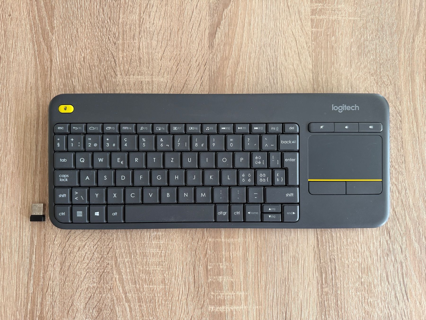 Logitech Tastiere: Logitech K400 Plus Wireless Tastatur mit Touchpad – Usato da Dulliken venduto da E-24