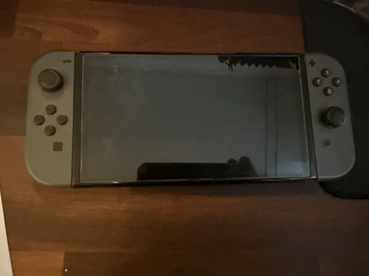 Nintendo Console: Nintendo Switch OLED – Usato da Zürich venduto da jti_y5fb