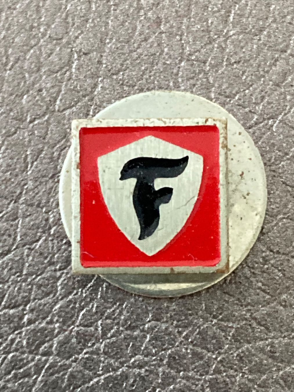 Placchette & Badge: Firestone Knopfloch Pin – Usato da Horw venduto da adler65 1