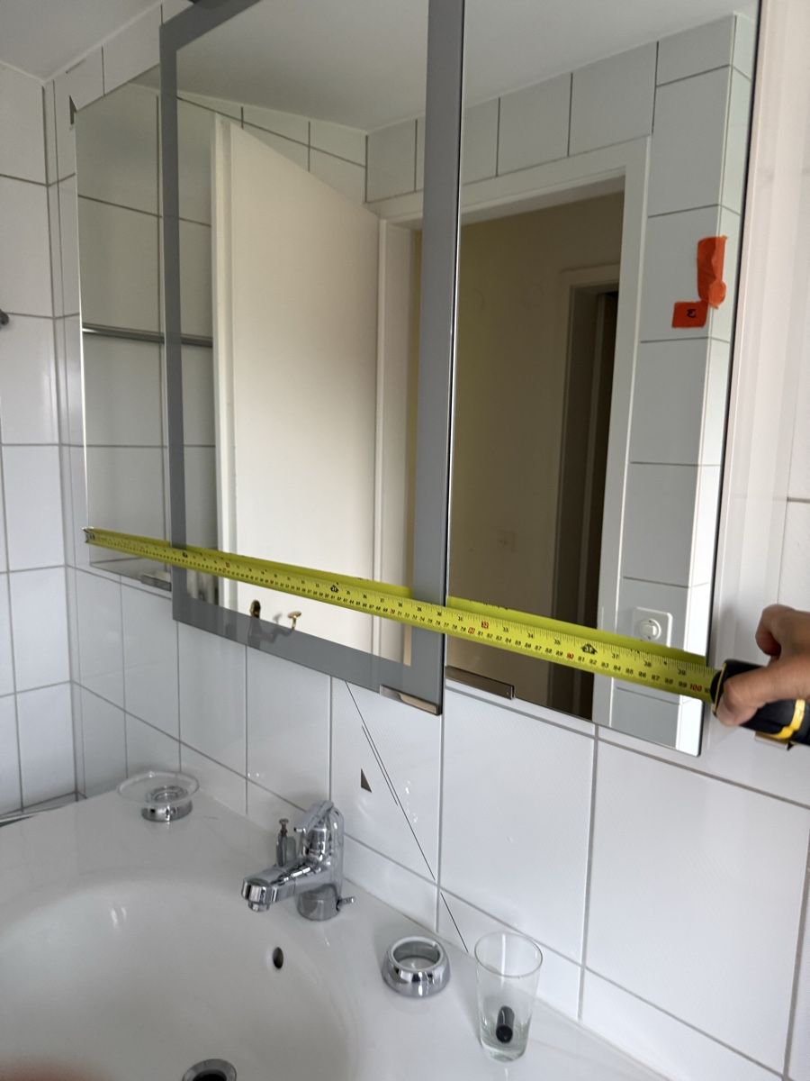 Spiegelschränke: Spiegelschrank mit integrierter Beleuchtung. – Gebraucht aus Reinach BL von rom_jb5y 4