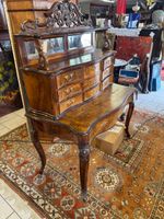 Historism. Barock Schreibtisch 160x120x60 Nussb. teilfourn.