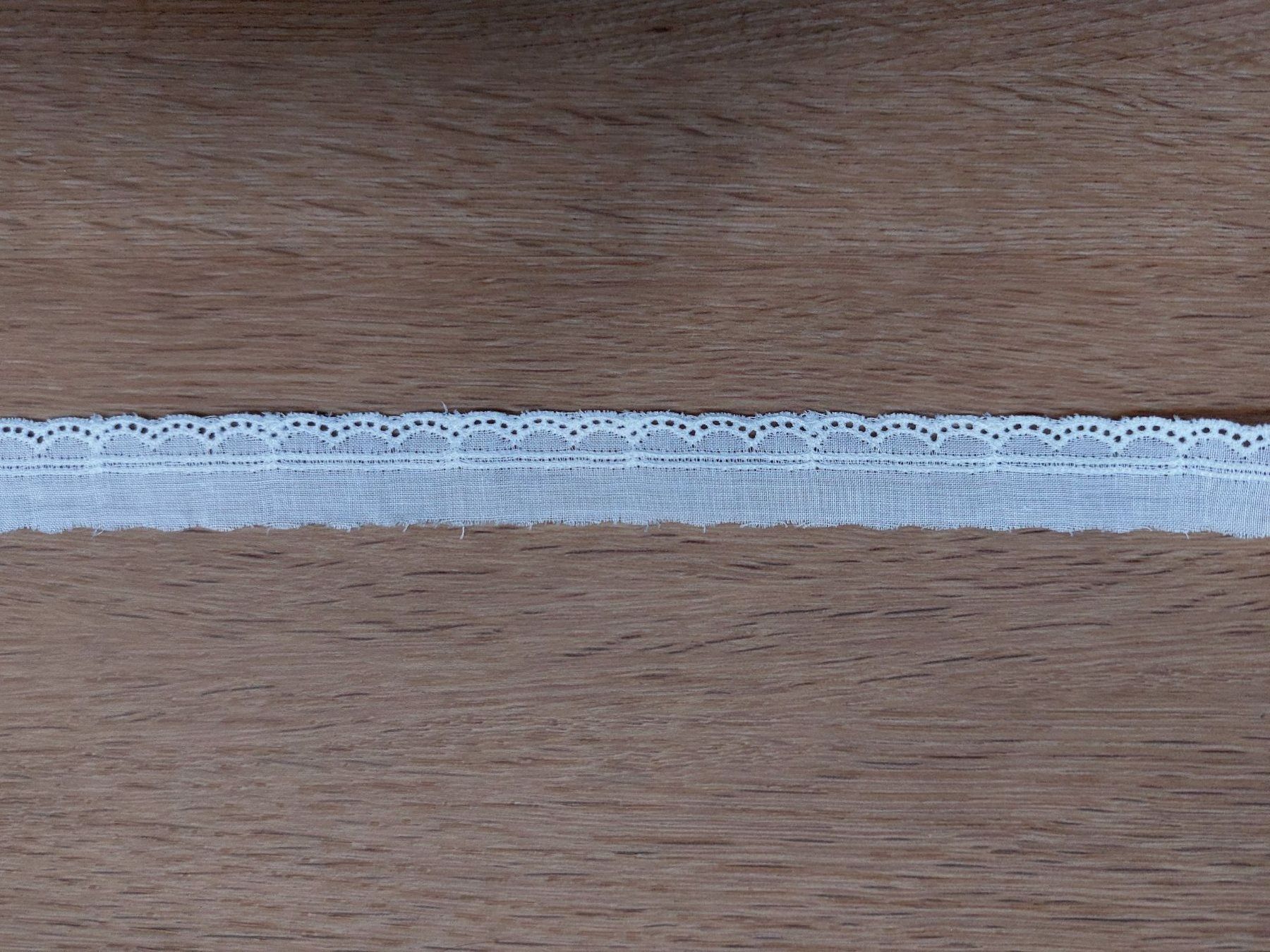 Tessuti: Spitzenband 9 Meter Stickereispitze – Nuovo (secondo la descrizione) da Heerbrugg venduto da Sonytime