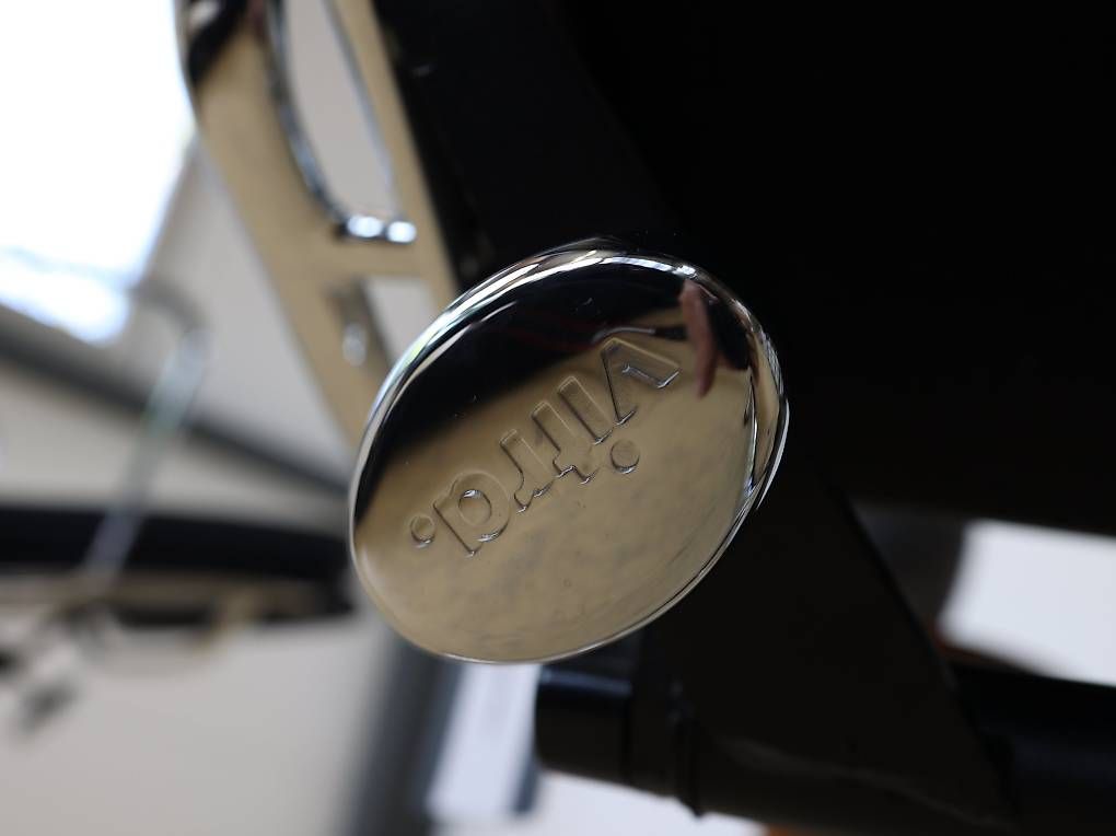 Eames Poltrone: Vitra EA 222 Soft Pad Sessel | Dunkelblau Leder – Usato da Meinisberg venduto da atelier_TILIJA 5