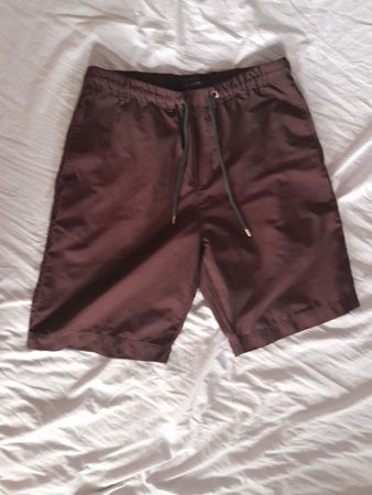 short bordeau taille M 