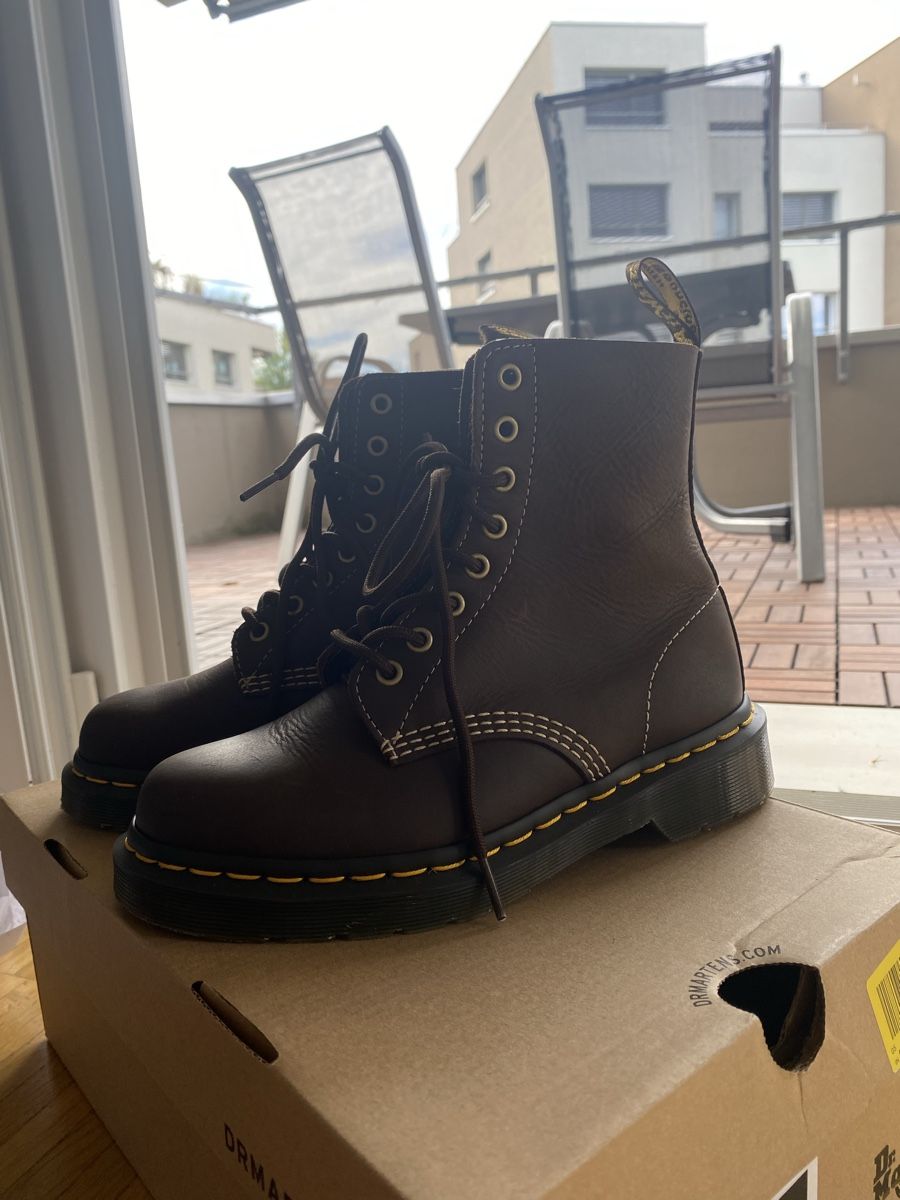 Dr. Martens Damenschuhe: Dr. Martens / 1460 Pascal - Wyoming Dark Brown – Neu (gemäss Beschreibung) aus Uster von naps