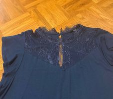 Haut bleu marine dentelle taille M