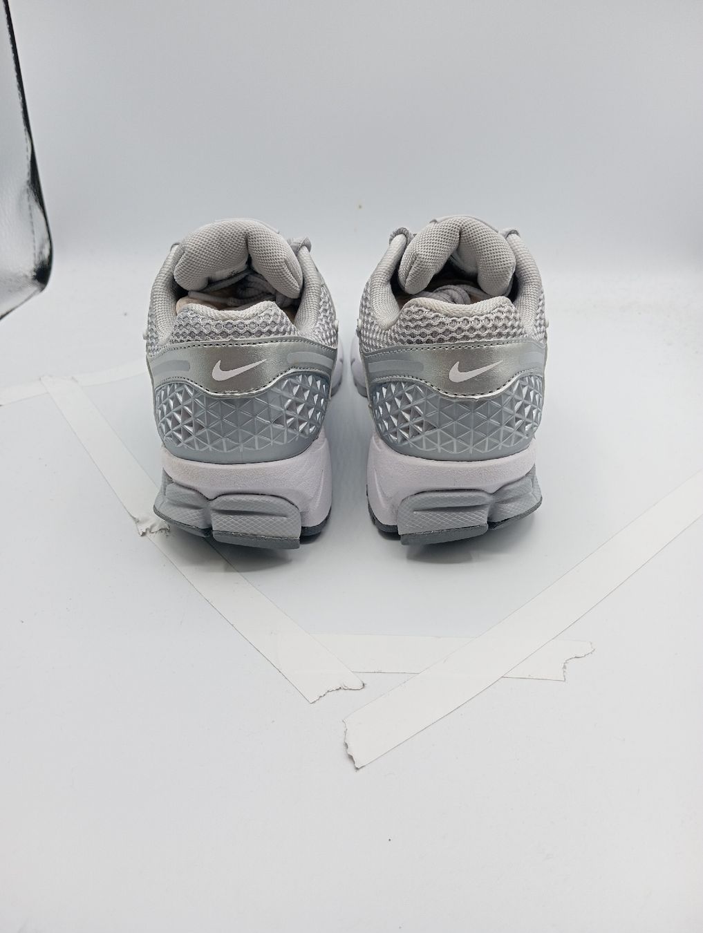 Nike Scarpe da uomo: Nike Zoom Vomero 5 (EU36) – Nuovo e nell'imballaggio originale da Schaffhausen venduto da outlez 3
