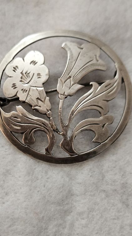 Très Jolie Broche Ancienne En Argent – Motif Fleurs – Métal Argent Fin