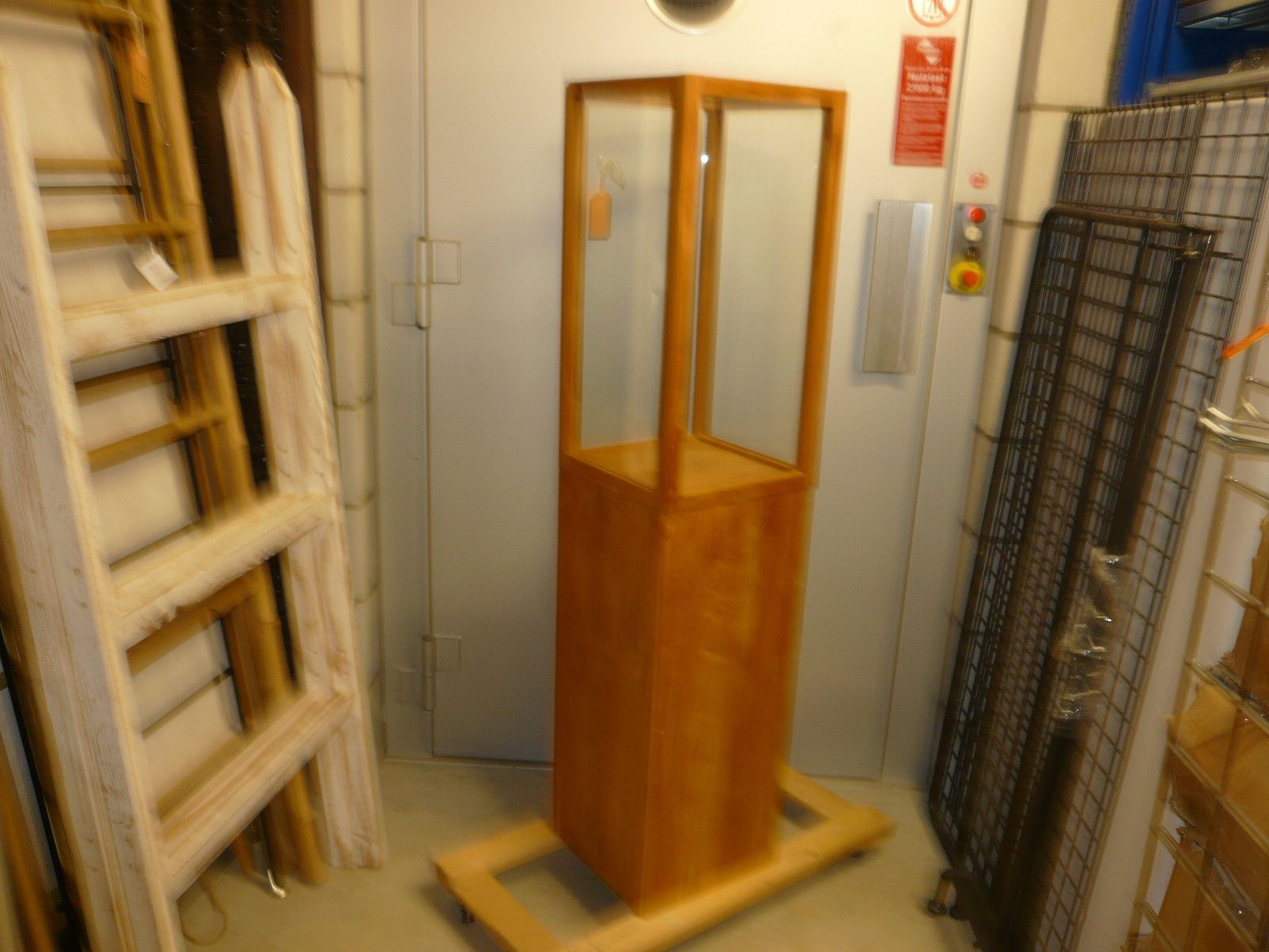 Vetrine: Vitrine Säule – Usato da Safnern venduto da Hwinner 1