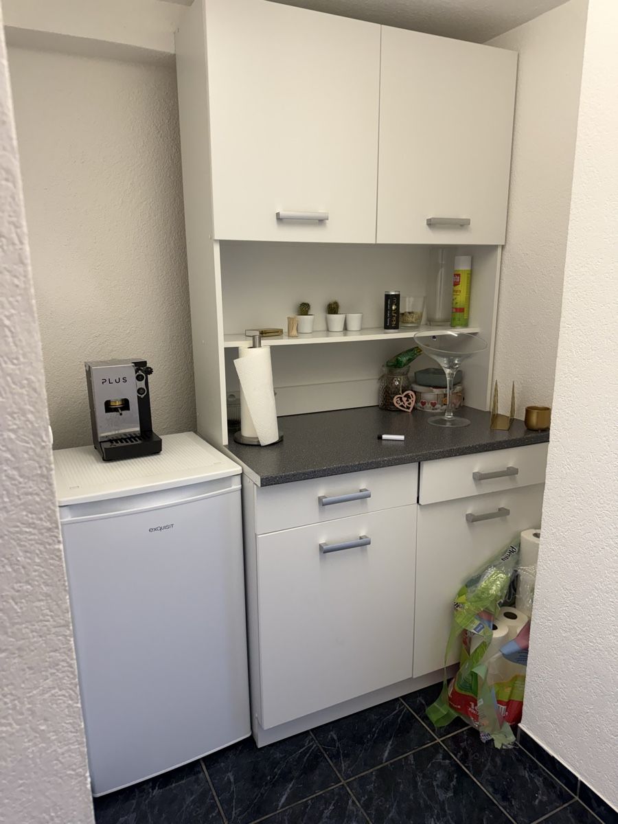 Cucine complete: Mobile cucina compatta bianca, perfetta per piccoli spazi – Usato da Gränichen venduto da bea_lqw8
