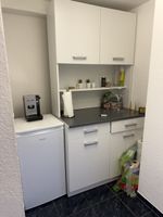 Mobile cucina compatta bianca, perfetta per piccoli spazi