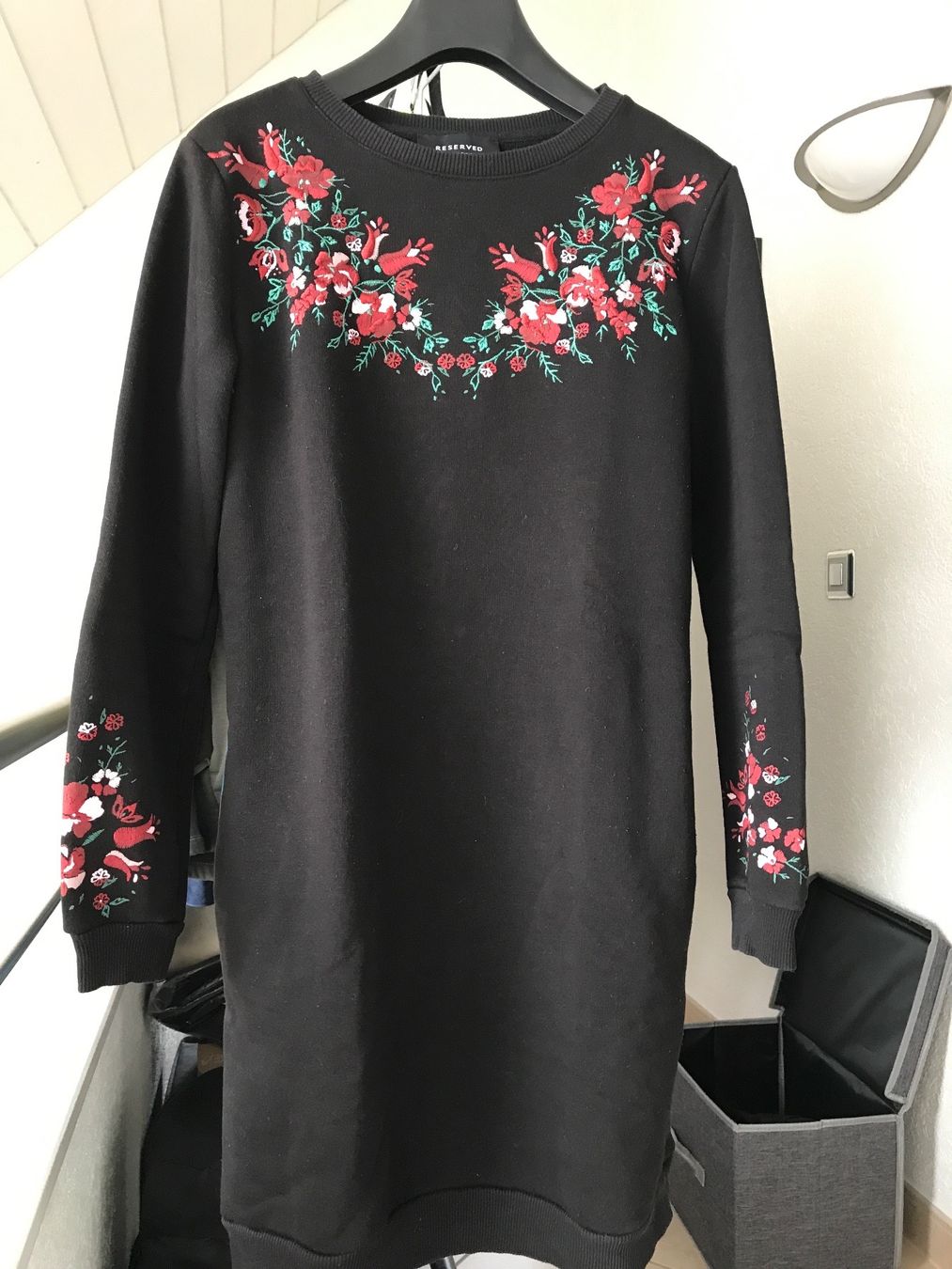 Maglioni & Felpe: RESERVED Pullover XS in Schwarz – Usato da Glattfelden venduto da Danshari