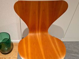 Stuhl - Serie 7 Kirschfarben -Arne Jacobsen