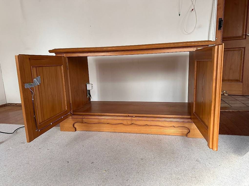 Meubles TV: Fernsehmöbel/Minibar Ausfahrbar – D'occasion à Kefikon ZH par wil_fj5l 2