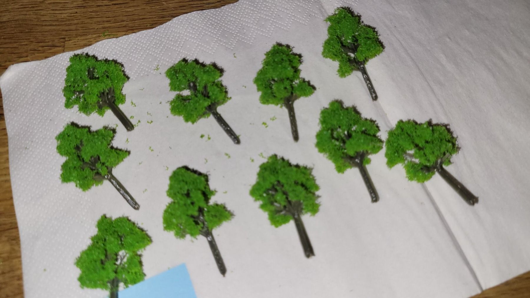 Modelleisenbahnen: 10 jolis arbres clairs – Neu und originalverpackt aus Saxon von Sebdem 2