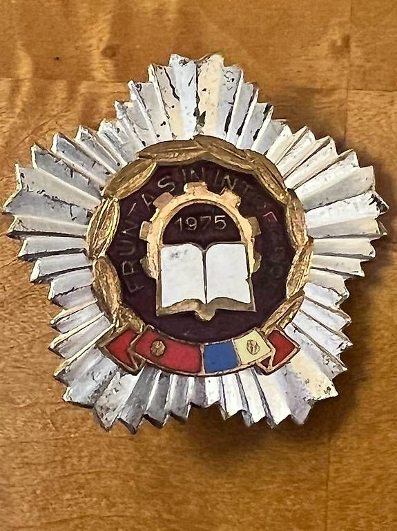 Medaglie: Médaille régime communiste russe 1975 – Usato da Neuchâtel venduto da alexandrigor