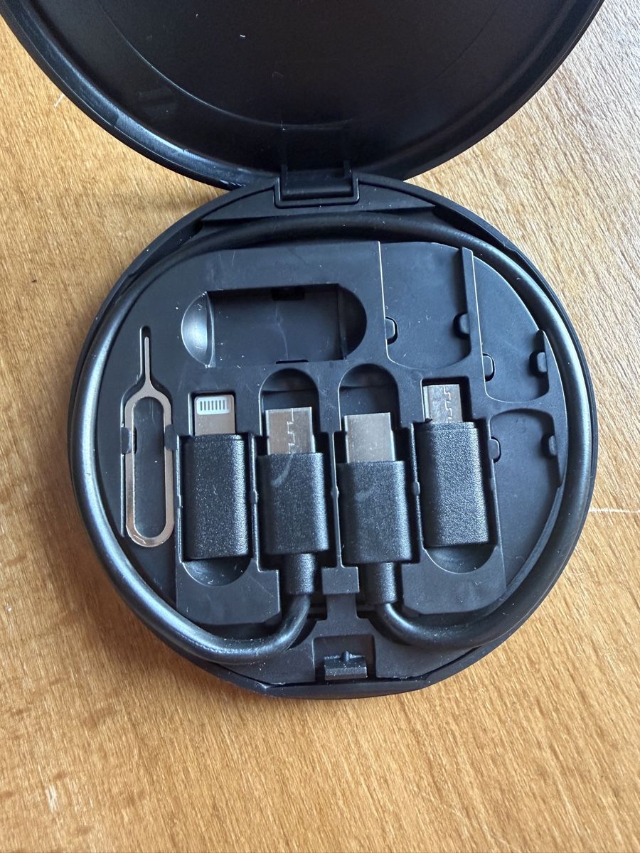 Caricabatterie: Chargeur universel 4-en-1 - USB A & USB C – Usato da Lausanne venduto da Stephaniesdressing 1