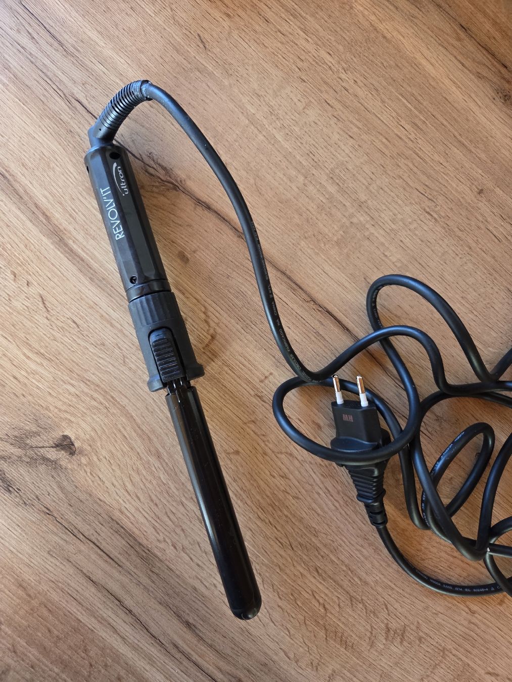 Lockenstäbe & Haarglätter: Lockenstab Ultron Revolv'it – Gebraucht aus Dallenwil von Lea567