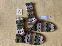 Neue handgestrickte Socken zur Auswahl Gr. 32/33