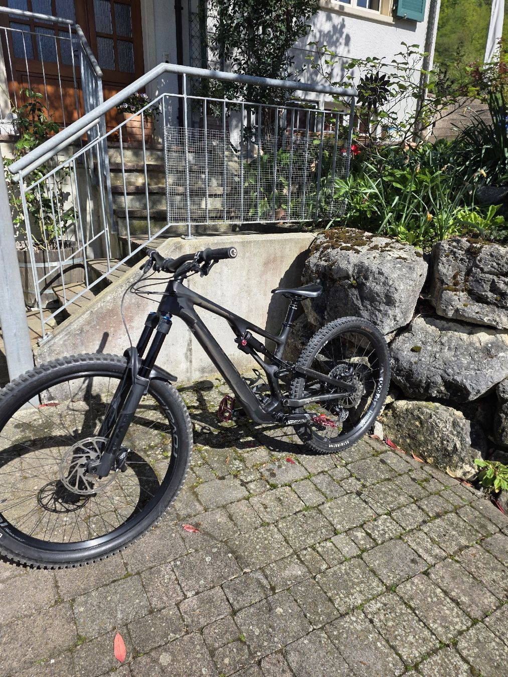 Specialized Biciclette: Specialized Stumpjumper Evo Expert | All Black | Preis VB – Usato da Erschwil venduto da Fedless99 1