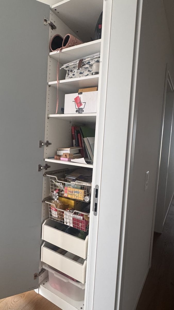 Armadi: Ikea Pax Schrank, Spiegeltüren – Usato da Würenlos venduto da Nice05 2
