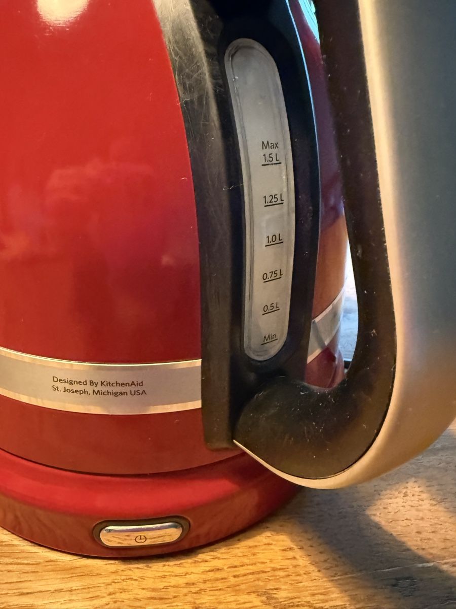 Kitchenaid Wasserkocher: Kitchenaid Artisan Wasserkocher rot – Gebraucht aus Allschwil von Artur15 4