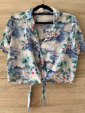 Chemise crop bleu à motif