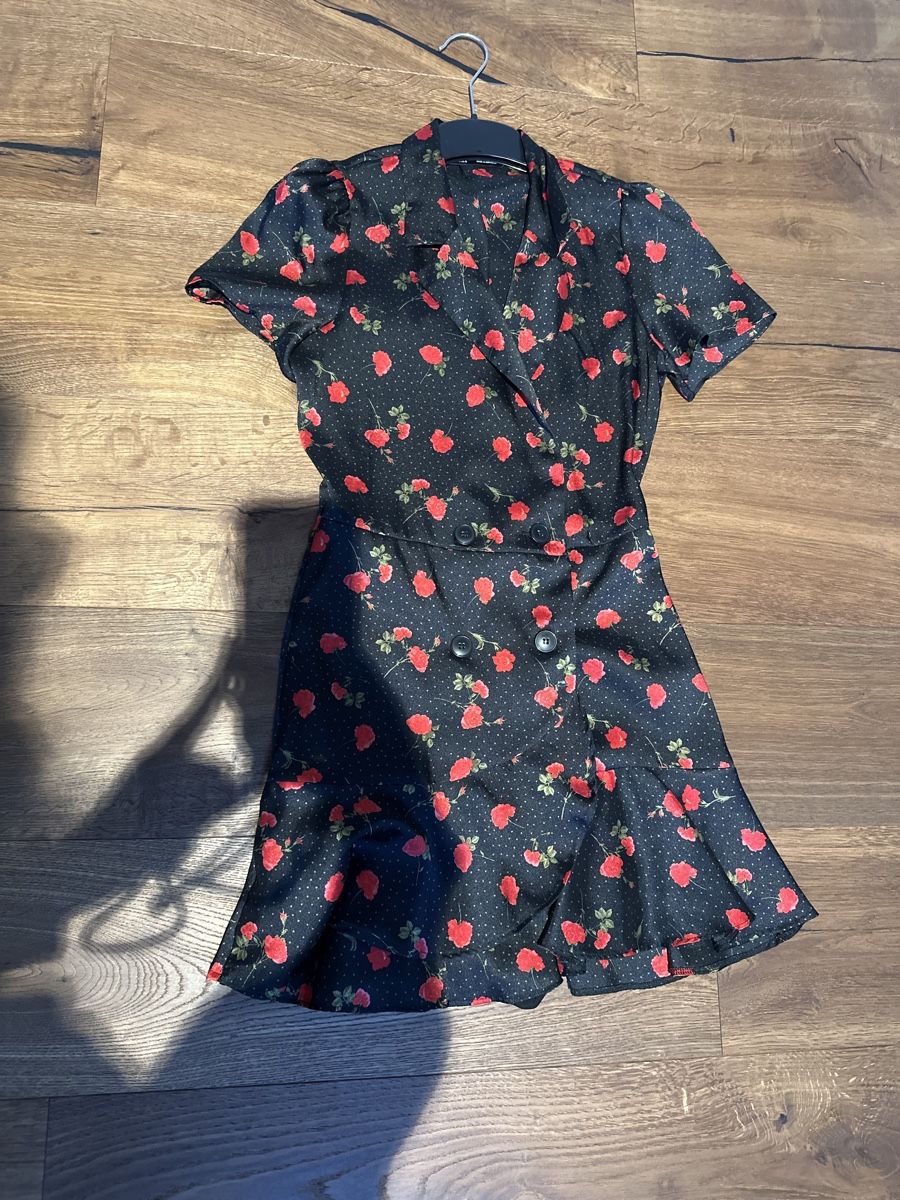 Zara Vestiti: Jumpsuit mit Rosenmuster Gr. 34 – Usato da Oberneunforn venduto da Nir2yh