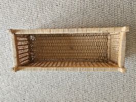 Korb aus Rattan geflochten