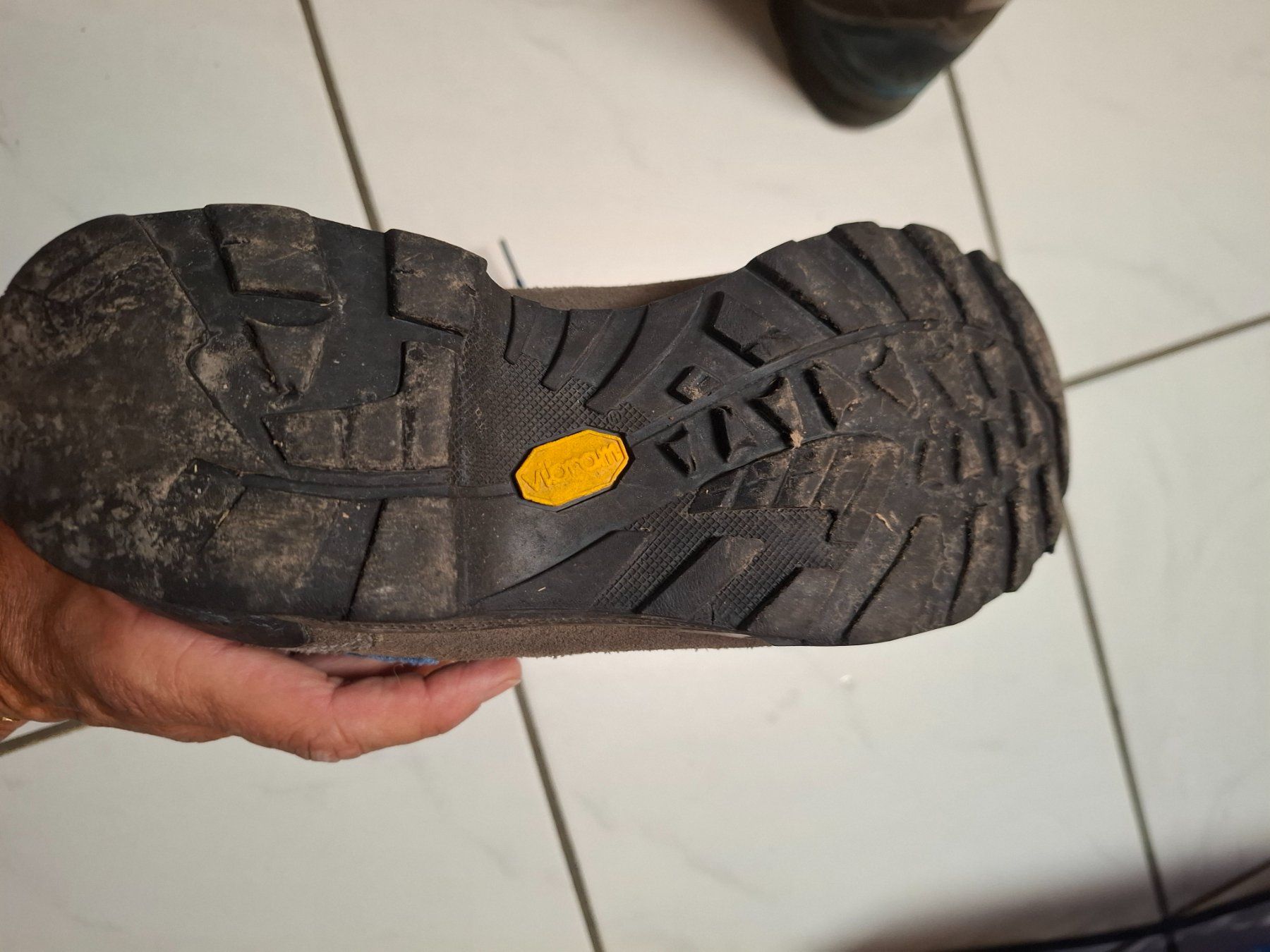 Lowa Damenschuhe: LOWA Wanderschuh – Gebraucht aus Lachen SZ von IRCOROJA 1