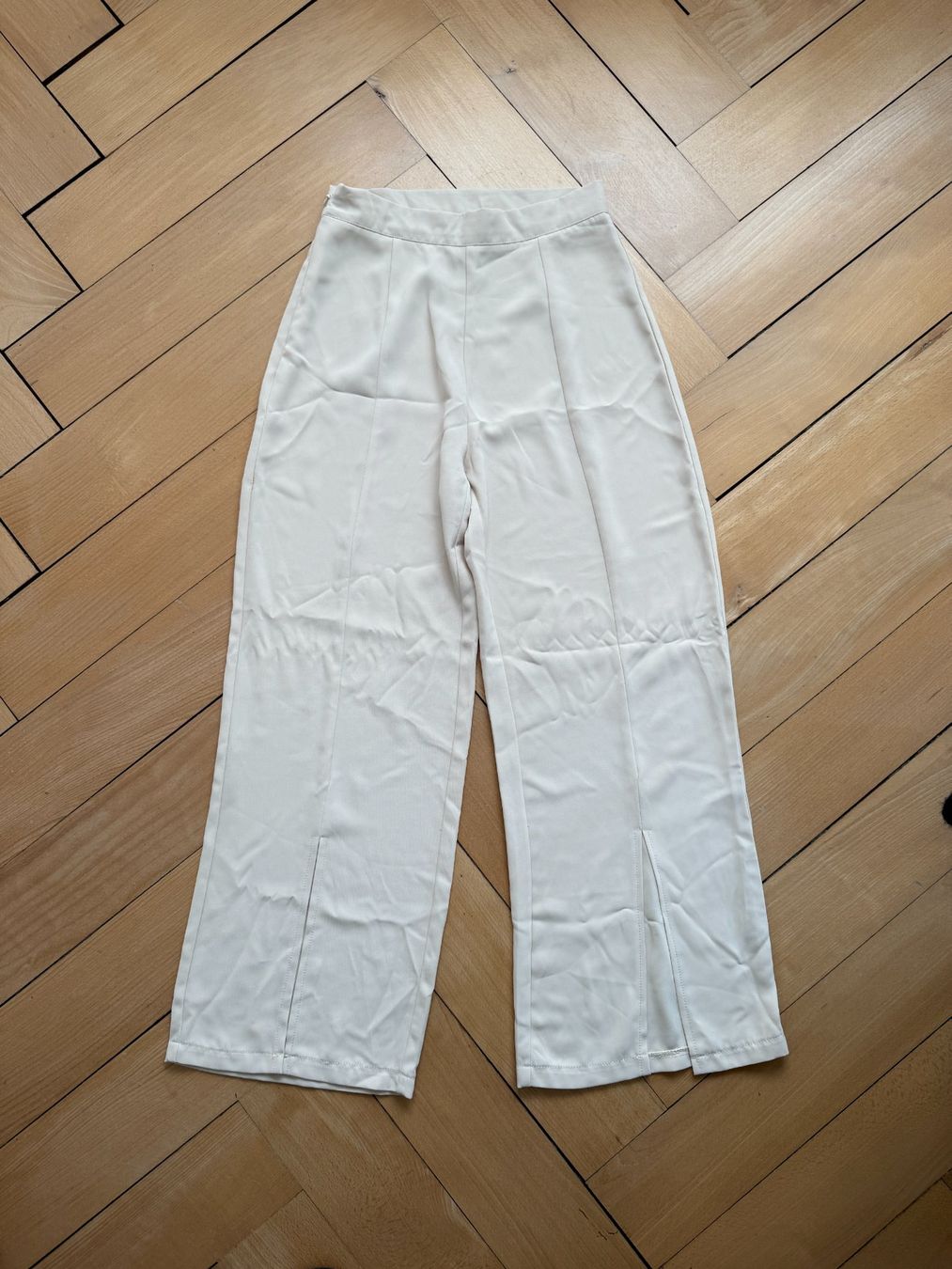 Pantalons: Hose beige fliessend XS – D'occasion à Zürich par Diazaio