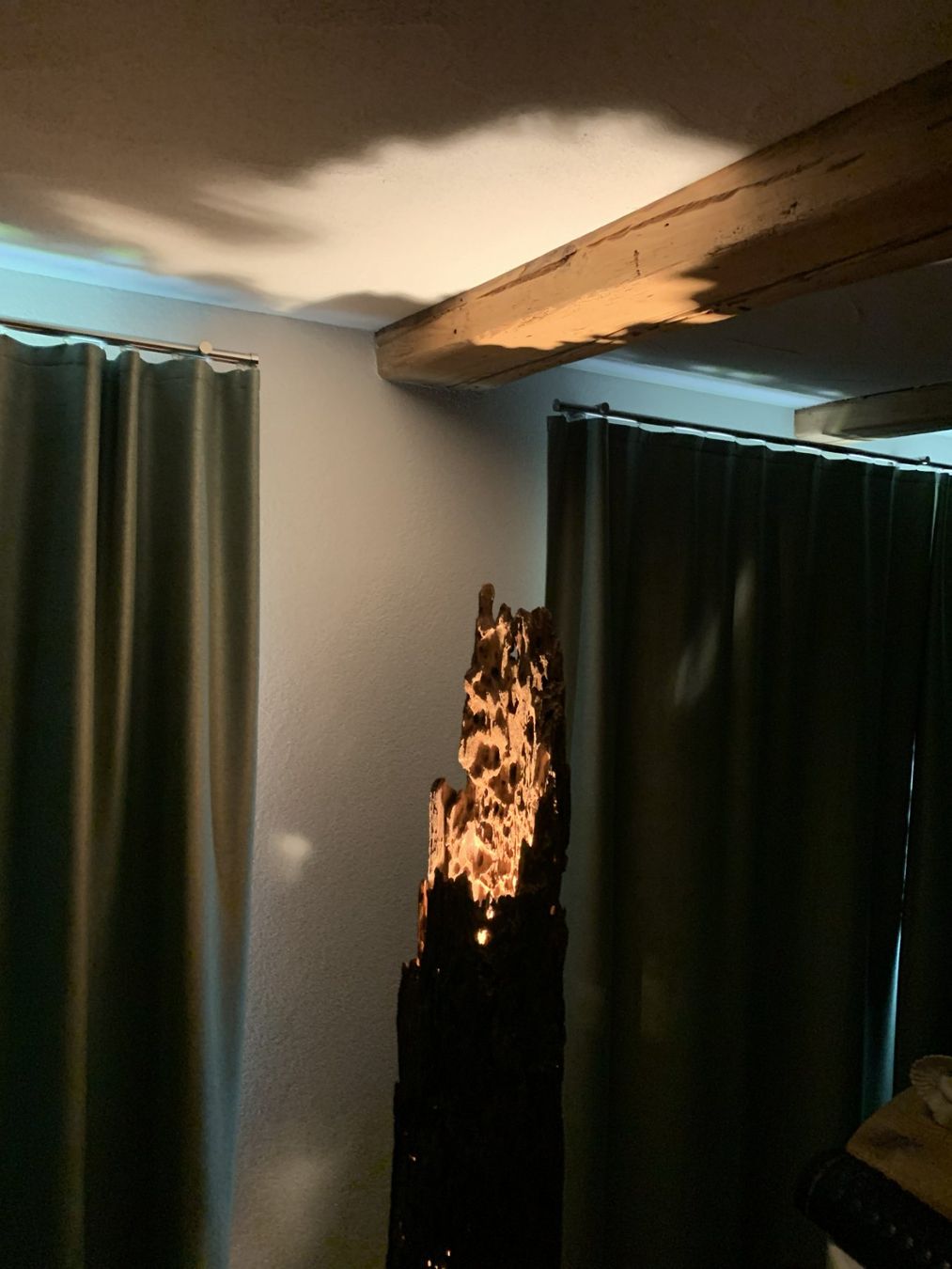 Lampade: Wunderschöne Ständerlampe aus Teakholz. – Usato da Saland venduto da B.W8493 4