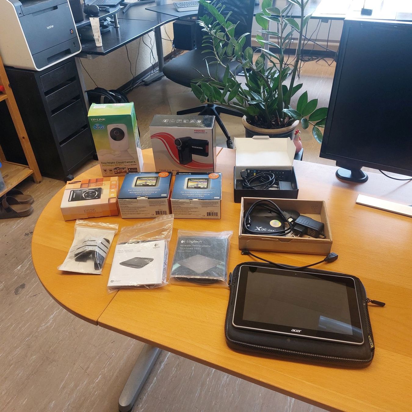PC: Diverse elektronische Geräte – Usato da Gurmels venduto da Stambi