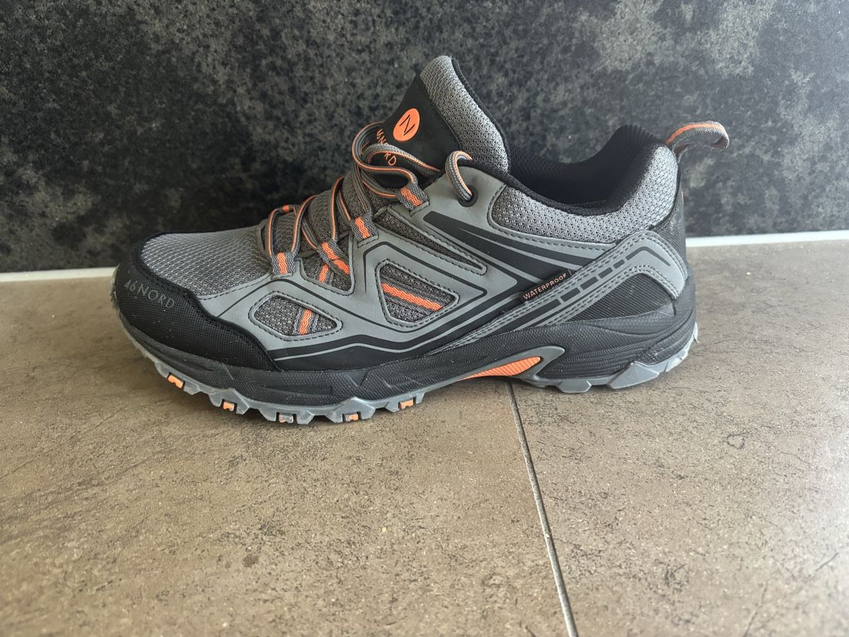 46 Nord Scarpe da uomo: 46 NORD  chaussures de trekking – Usato da Corpataux venduto da seniz 1