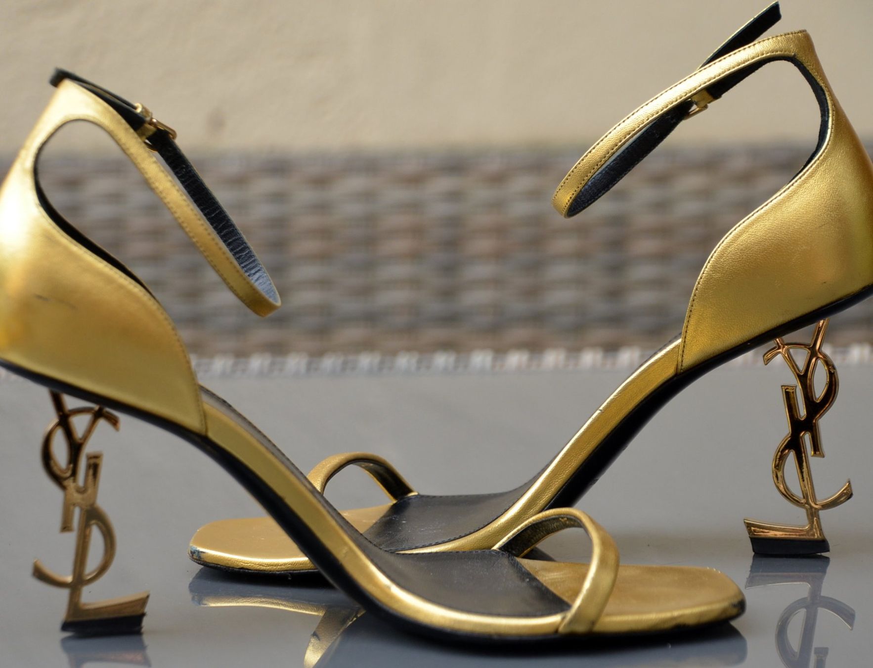 Saint Laurent Damenschuhe: Saint Laurent Sandalen / sandales .38 – Gebraucht aus Collonges von Auganien 1