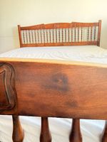 Lit en bois massif 180x200 avec sommier  Bon état