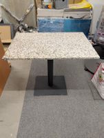 Tisch klein Granitplatte / Metallfuss