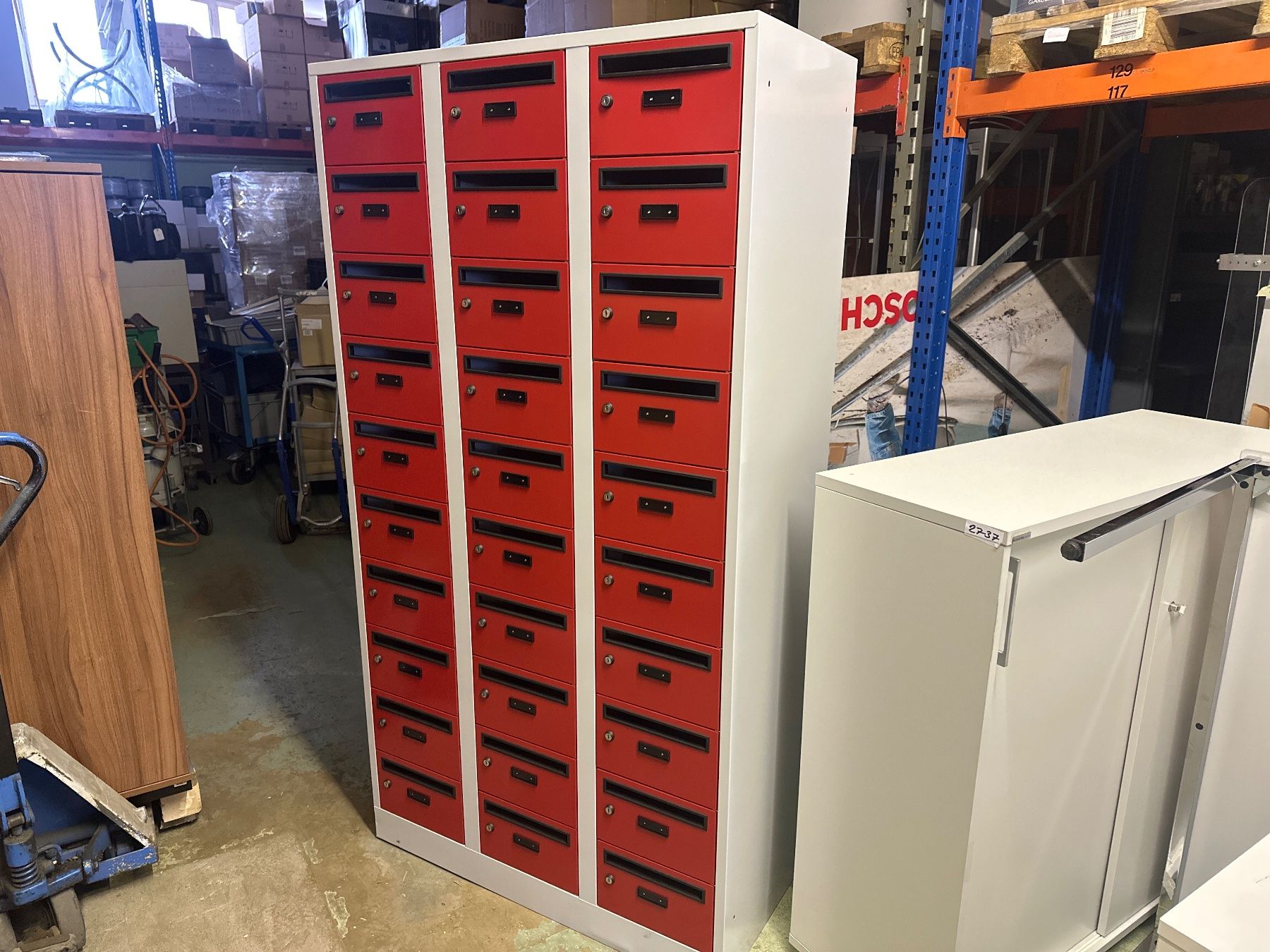 Altro per la casa: neuer 30er Postverteilerschrank, Einwurfschlitz statt 2478.- – Nuovo (secondo la descrizione) da Necker venduto da liq24 1