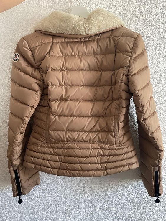 Moncler Vestes: Moncler Kurze Daunenjacke Beige – D'occasion à Wollerau par Vinagoni 2