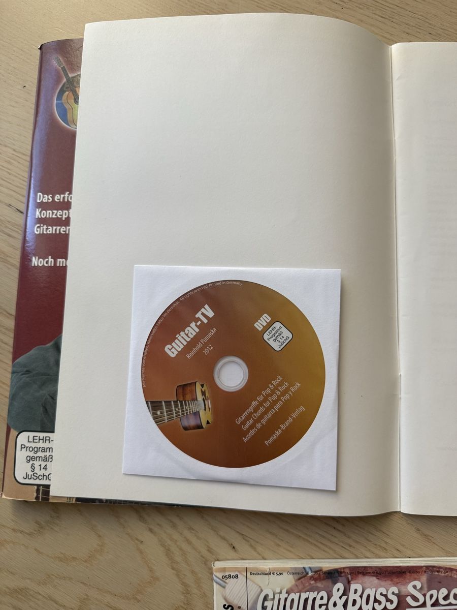 Libri: Guitar-TV: Gitarrenschule mit DVD's – Usato da Buch am Irchel venduto da Sweetharth 4