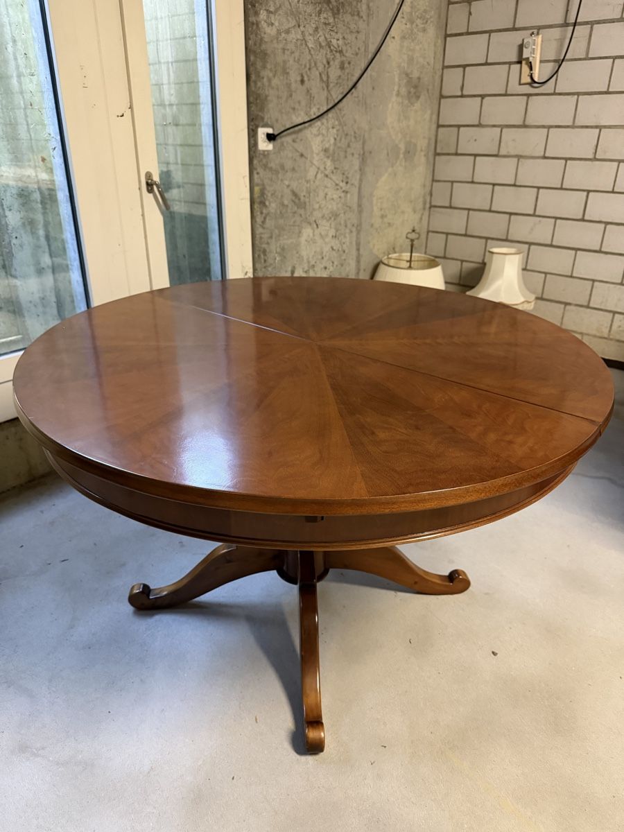 Tische: Runder Esstisch, Holz – Gebraucht aus Basel von two_n27b