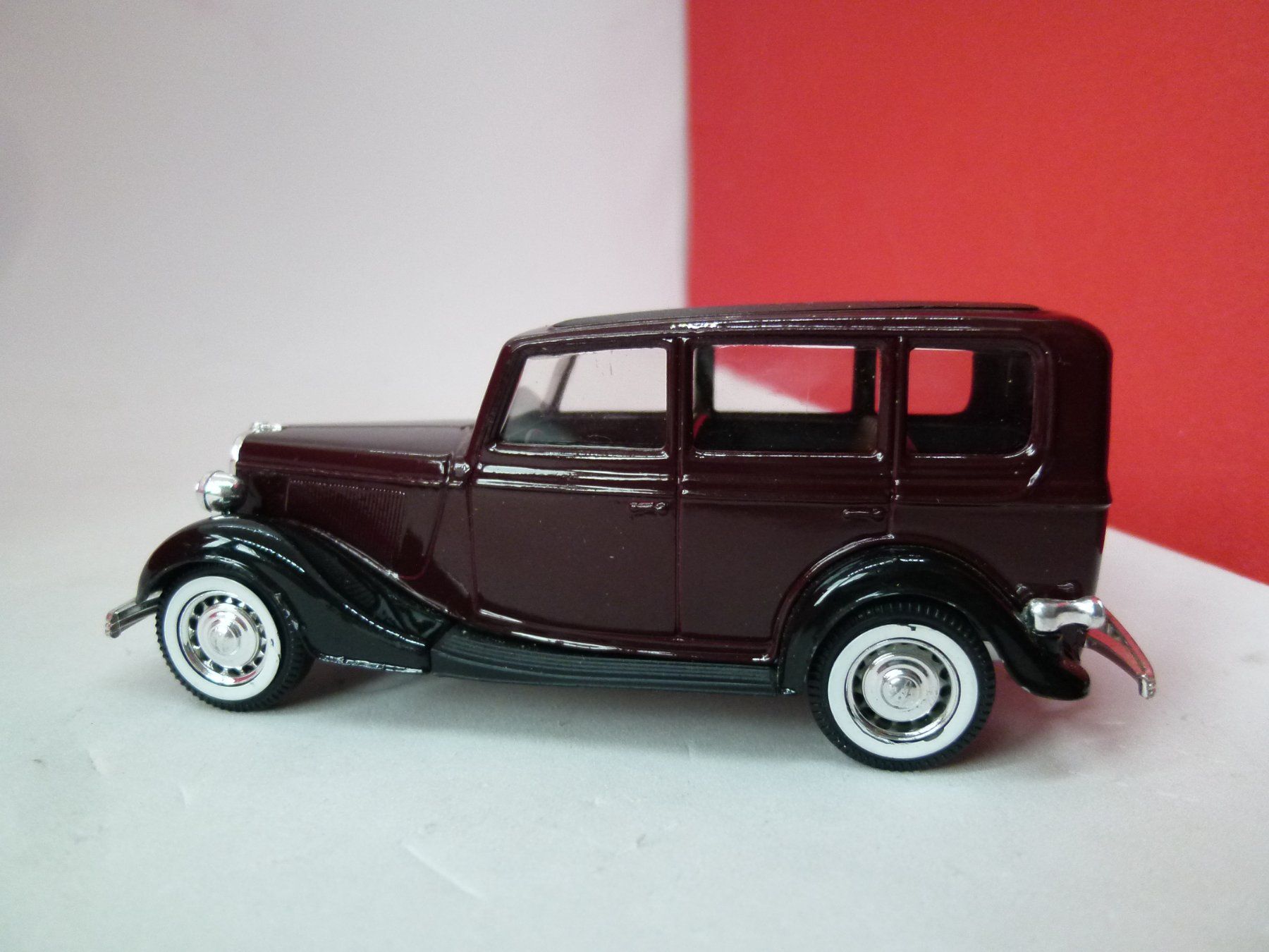 Ford Modellini d'auto: Ford V8 - 1936 - drot/schwarz - alt von SOLIDO – Usato da Reiden venduto da Aston2